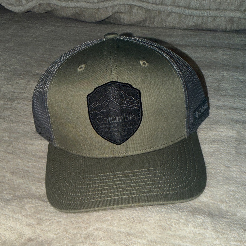 Columbia Green and Gray Mesh Cap
